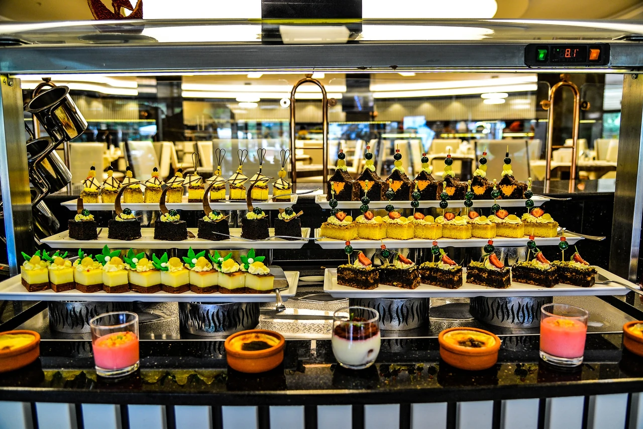 Blick auf das Dessertbuffet bei WOME
